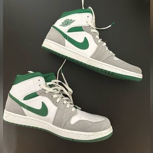 Jordan 1 Mid (SIZE 13)